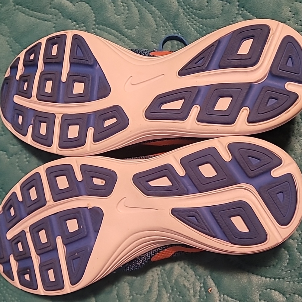 Nike Youth Shoes - Picture 2 of 3